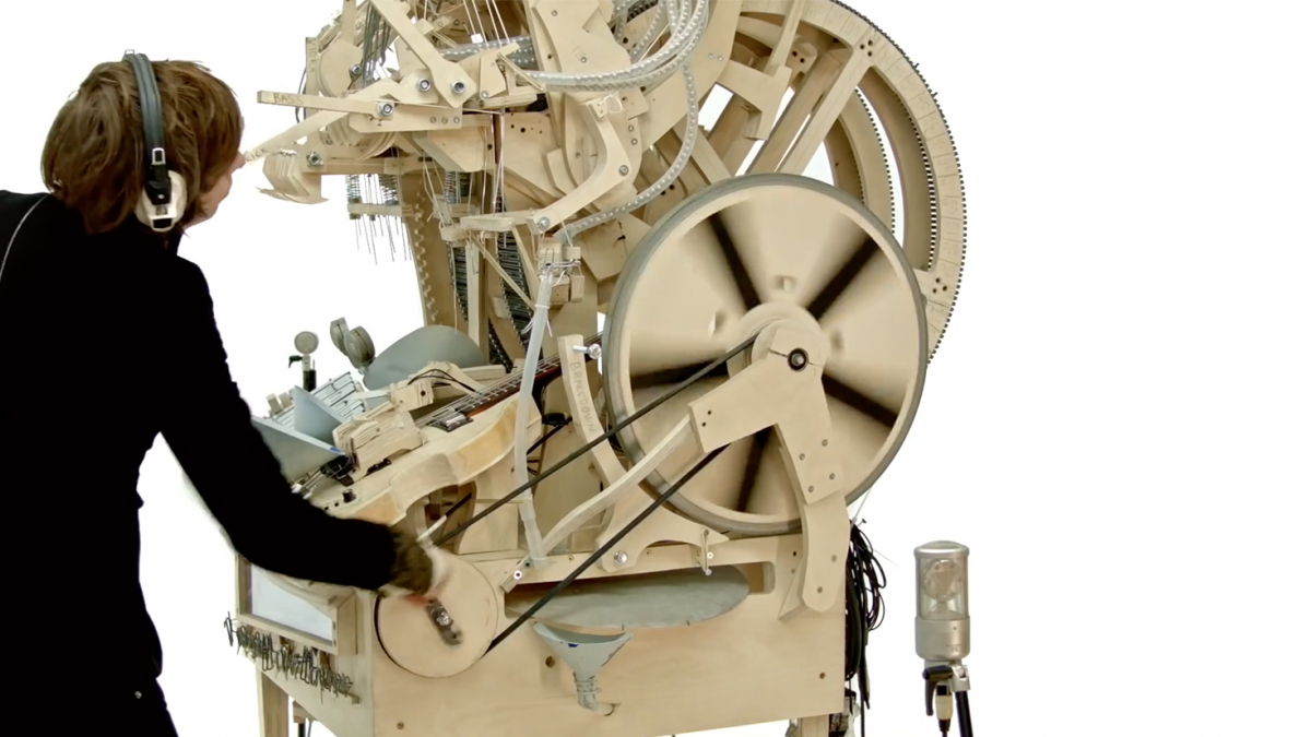 © Wintergatan Marble Machine (music instrument using 2000 marbles)