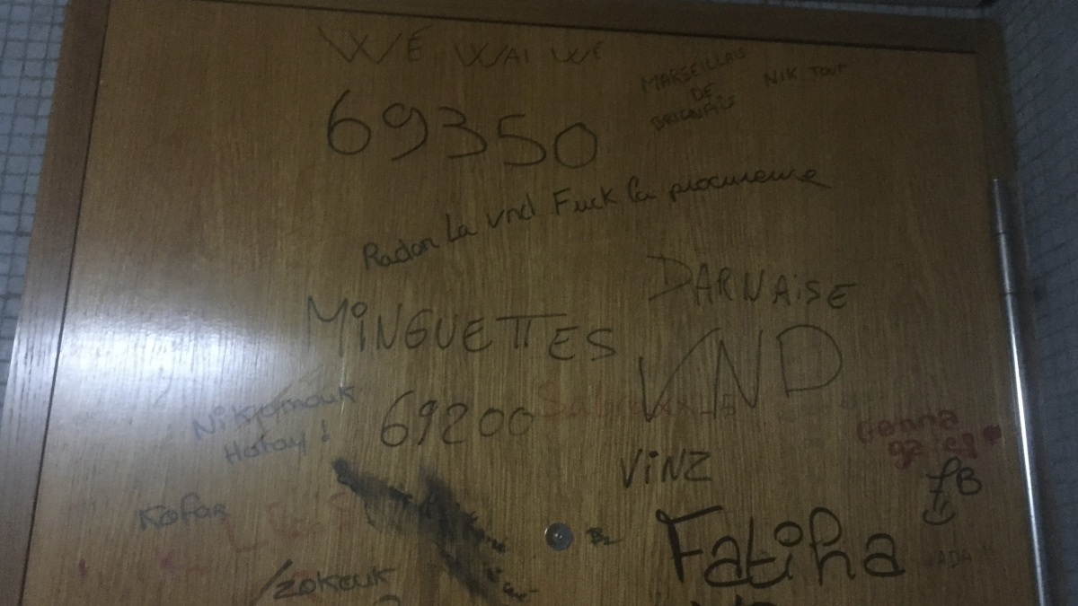 Tribunal Judiciaire, Toilettes - Emmanuelle Salasc