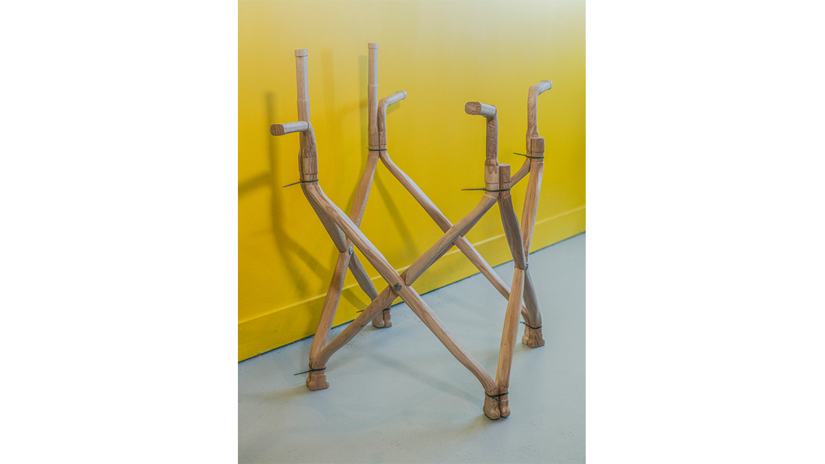 crédit : Adrien Selbert - hall haus - Curry Mango Chair, 2021 (wip)  Matériau : Chêne  Dimensions : 770 x 750 x 500 mm