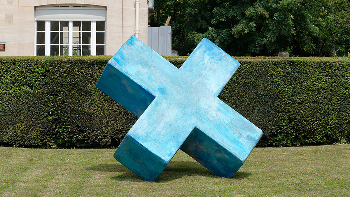 Ernesto Sartori Une Multiplication, 2014 wood, acrylic resin, vinyl resin, coloring agents H 196 x W 198 x D 171,5 cm unique Exhibition view Sèvres Outdoors, Musée de la céramique, Sèvres, FR, 2014 / Photo: Aurélien Mole