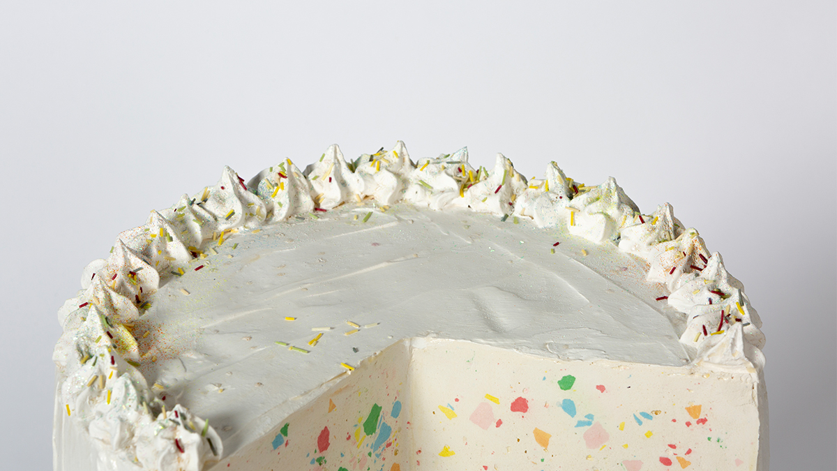 Tutti Frutti Terrazzo Cake, 40x30cm, enduit et bois, Elsa Goussies, 2022 / crédit : iso.ebabx 2022
