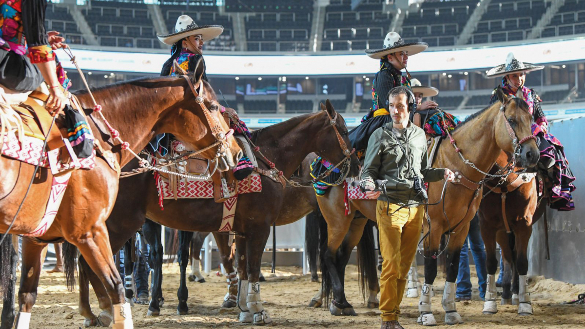 crédit Louis Pierre-Lacouture, prise de son avec les cavalières de la escaramuza Rancho San José, San Luis Potosí, Mexique, 2024. photo Pasión Charra crédit Louis Pierre-Lacouture, prise de son avec les cavalières de la escaramuza Rancho San José, San Luis Potosí, Mexique, 2024. photo Pasión Charra